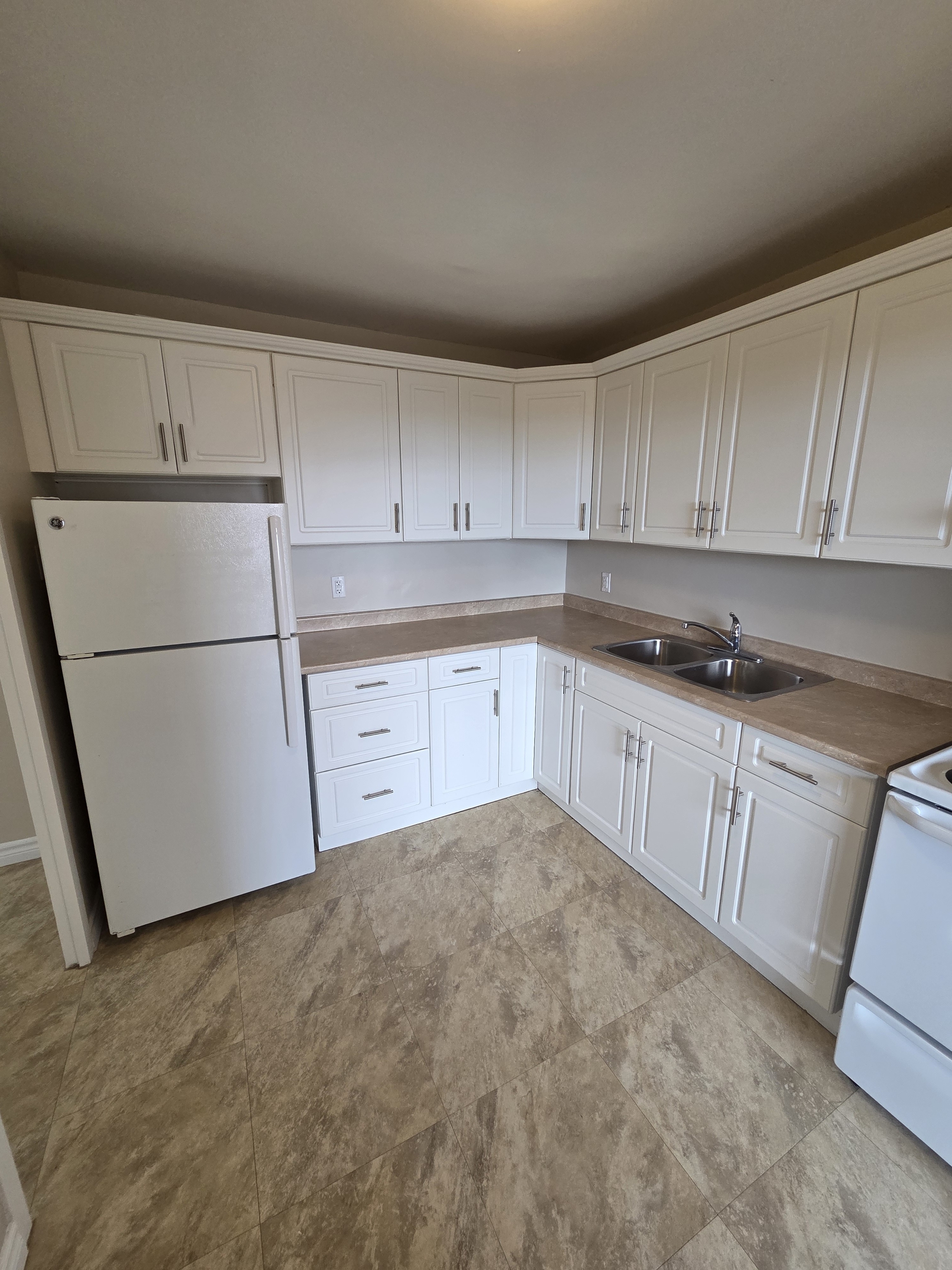 1061 Queen's Boulevard - 1001