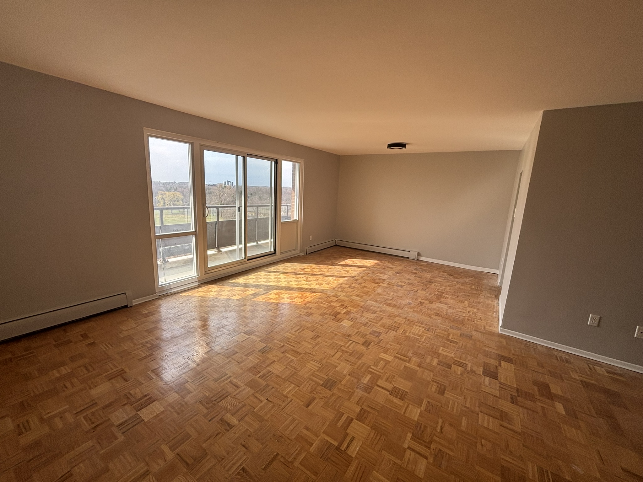1061 Queen's Boulevard - 810