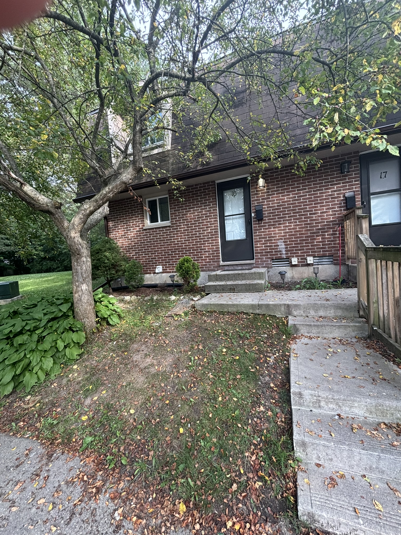 16-325 Erb Street West